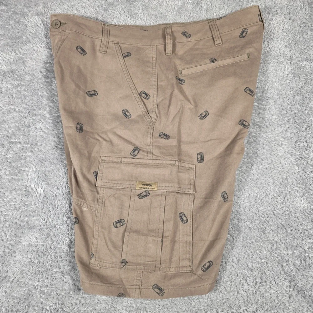 Wrangler Cargo Shorts Mens 34 Khaki Beer Can Print Casual Utility 60SFWK4
